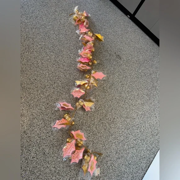 Glitterville Garland - Picture 4 of 6